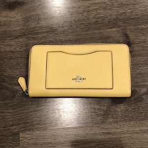 Coach NWT Wallet Zip Accordion Crossgrain Leather